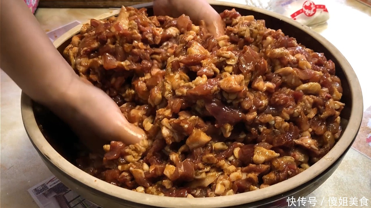 十足|想灌香肠的要收藏!这配方我用了15年,没有腥味,腊肠嚼劲十足