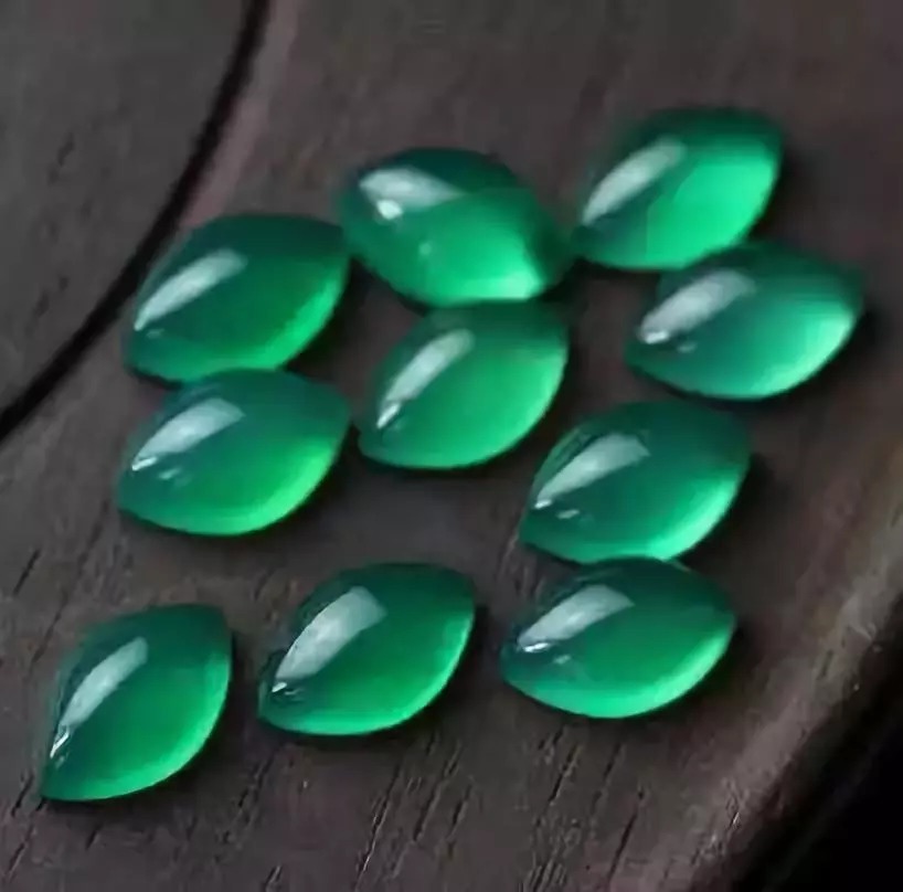 翡翠|翡翠掉价的四种因素,中2条以上,翡翠就不值钱了!