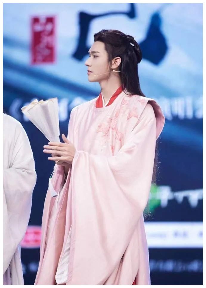 《山河令》告别仪式获赞，对比《陈情令》演唱会，差距不要太明显