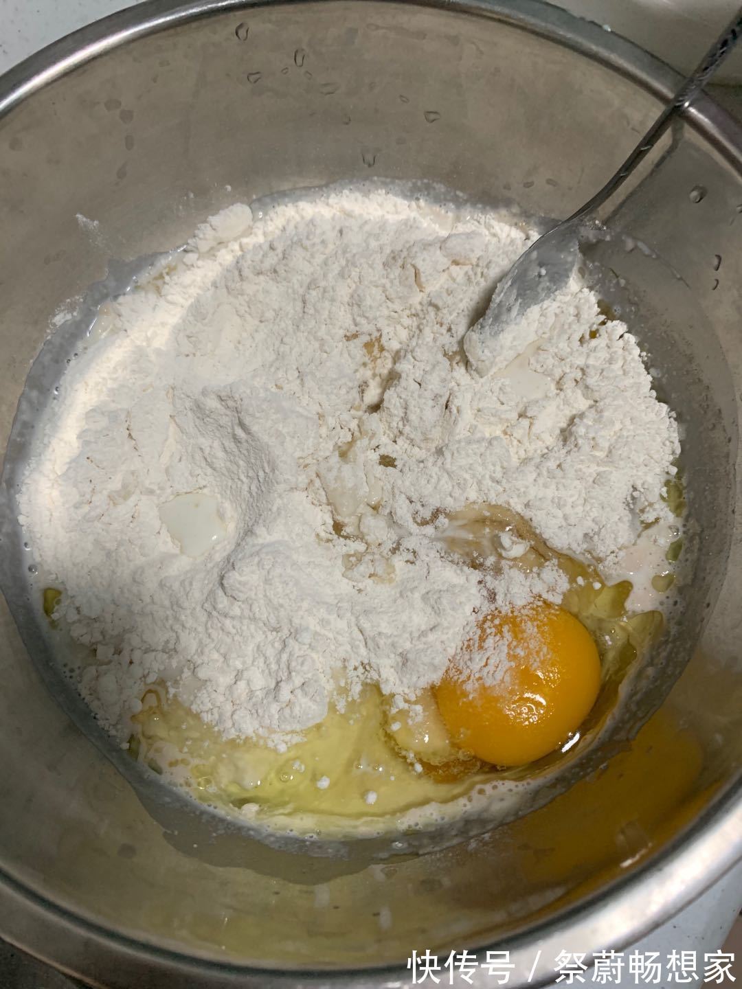 家庭自制油炸甜麻花 蓬松饱满 绵软香甜 好吃到停不下来