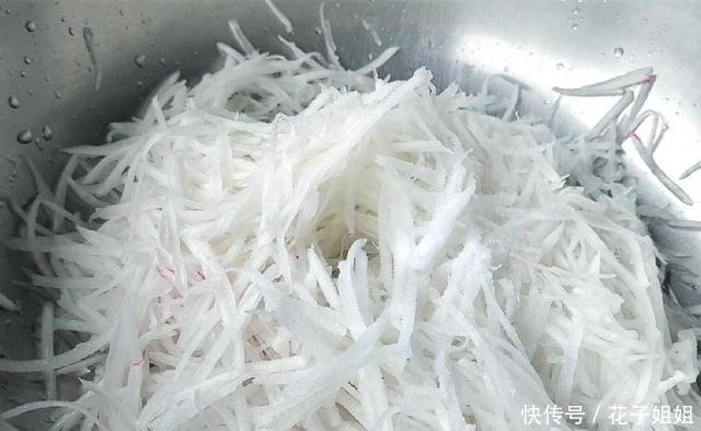 教你做|早餐还在买教你做萝卜素馅包子,面皮白胖软乎,馅料鲜美不出汤