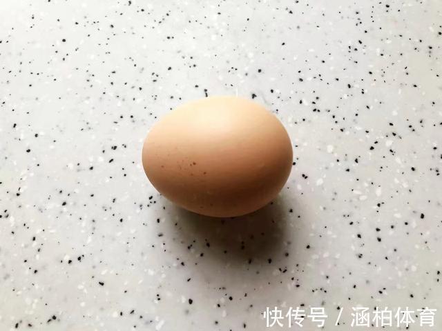 解馋|家常腊味三拼，加入一个鸡蛋蒸一蒸就上桌，简单又解馋