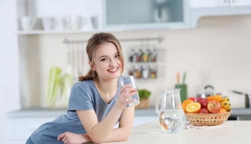 坏习惯|加速女人衰老的5个坏习惯,多数女人每天都在做,难怪老得特别快