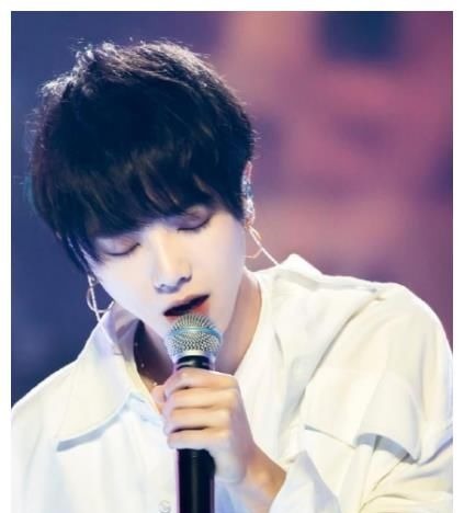 作为“天娱一哥”的他,一人养活两家公司,他被龙丹妮捧在手心,他是谁?