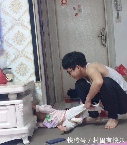那一刻|“掏娃奶爸”火了,宝宝被掏出来的那一刻,网友:这是养着玩呢?