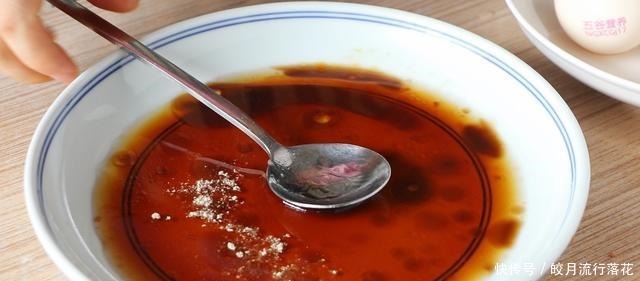 早餐别总包子油条,学会这道卧鸡蛋,8分钟上桌,简单营养又好吃