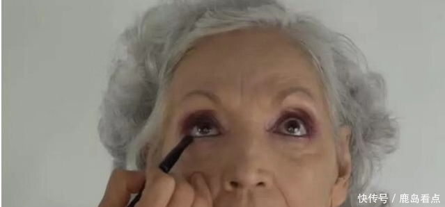 孙女|孙女给90岁高龄奶奶化妆,妆后网友:这就是翻版赫本啊!