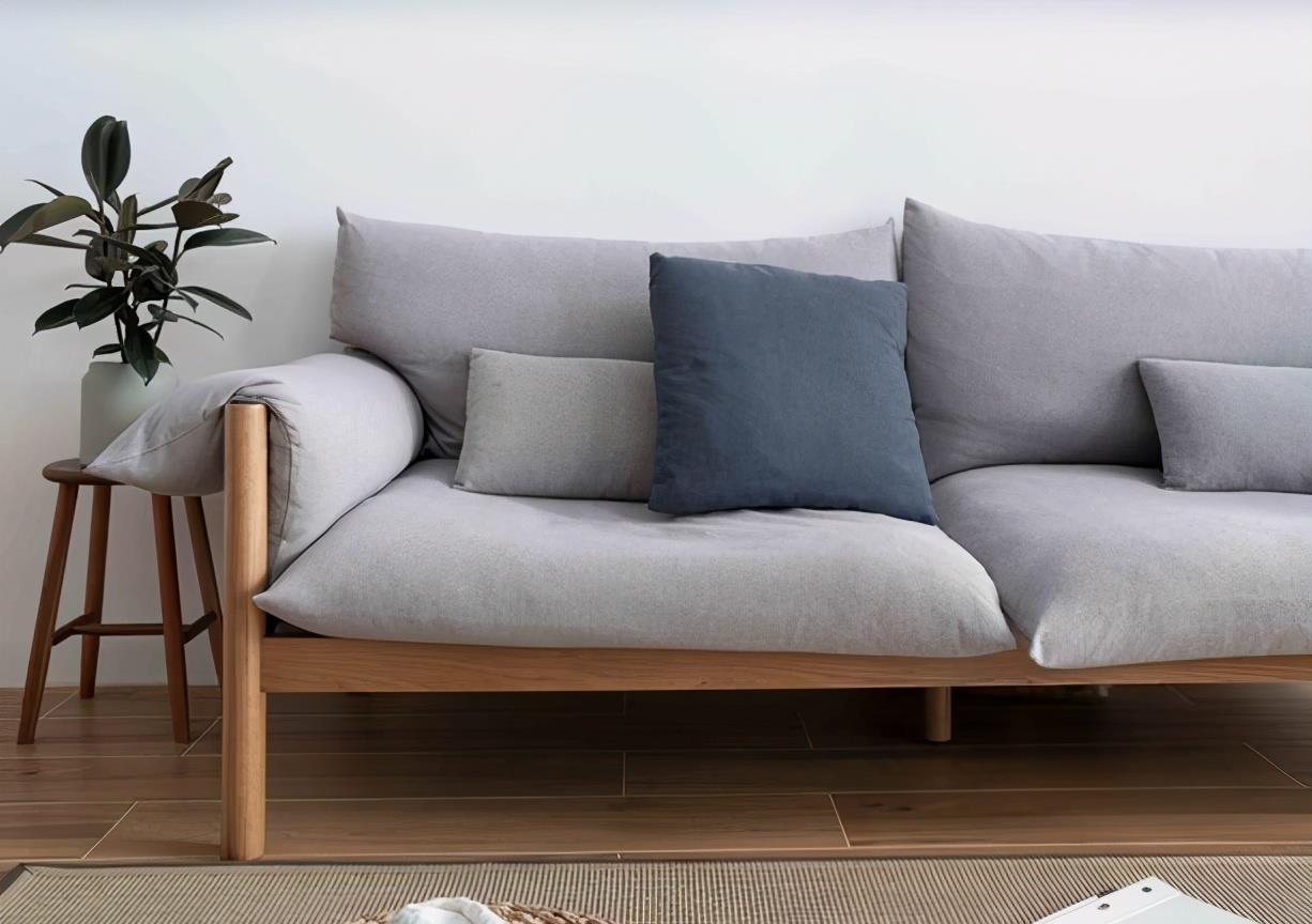 实木|邻居的小一居,每寸空间不放过,整面墙的餐边柜时尚大气,真实用