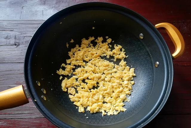 早餐不用出去买，用剩米饭加上它，十分钟做出诱人特色早餐