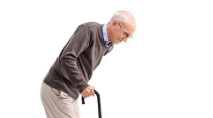  骨折|女性50岁后骨质疏松易骨折，远离3种偷钙食物，每天保持做1件事