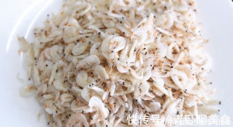 同是虾皮，选“白色”还是“浅红色”摊主告诉你，别再乱买了