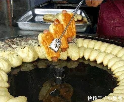 没吃过|路边阿姨卖小吃,两元一个,一天卖一万元,没吃过你就out了