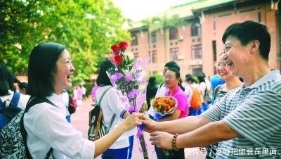 时父母|家长会留给妈妈的“小纸条”走红,妈妈感动落泪:孩子长大了