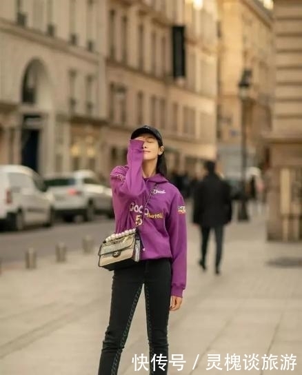 今年牛仔裤不火了,最近正受宠的“运动裤”,搭配卫衣穿巨潮!