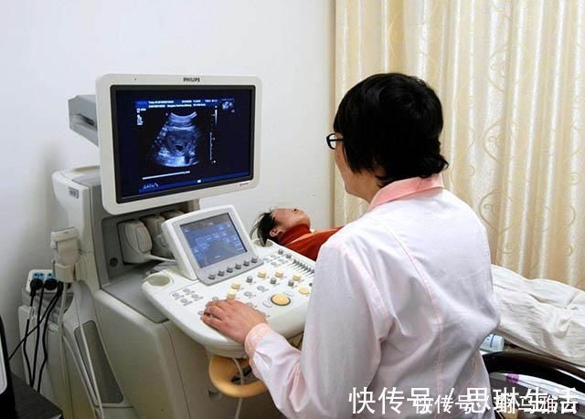 孕妇|生下双胞胎后,产妇却大喊“等一下”,医生检查后,发现意外惊喜