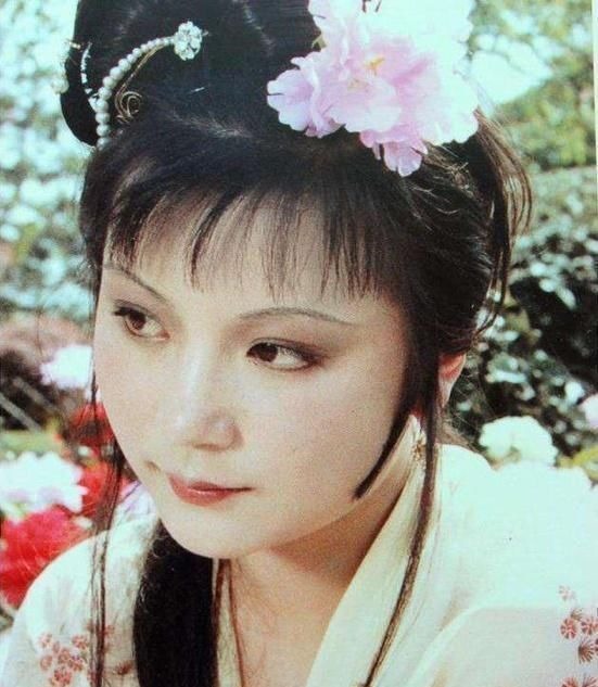 贾宝玉@除了嘲讽林黛玉,史湘云私下还做这件丑事,贾母再不敢接她进贾府