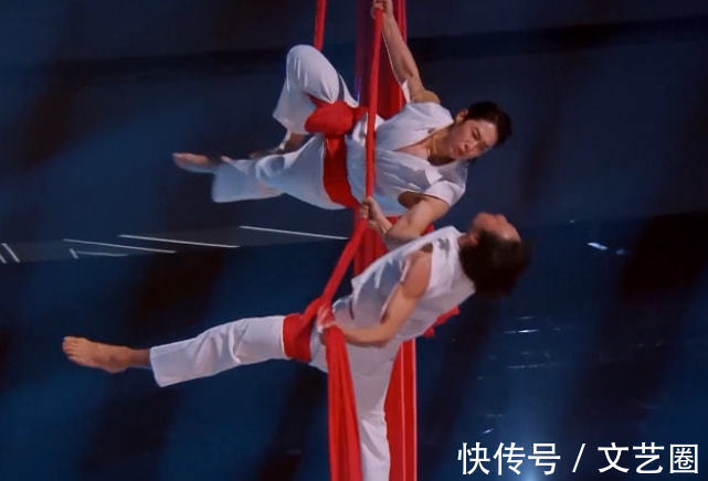 吴建豪参加选秀综艺大秀好身材,受访称为了更上镜在手臂肌肉抹油