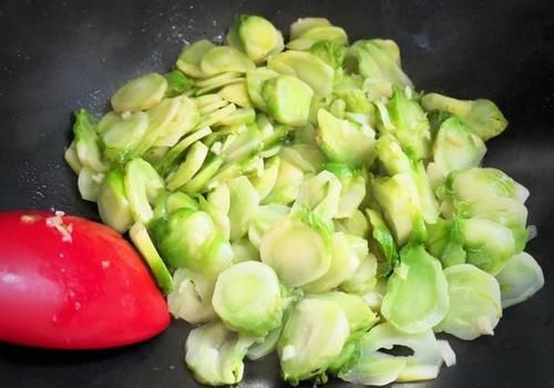 脂肪最怕遇到这菜，燃烧脂肪不马虎，一周吃3次，腰细了肚腩平了