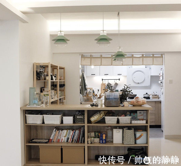 小喜|这对夫妻太有远见,把次卧和客厅打通,清爽开阔,日子过得简单舒适