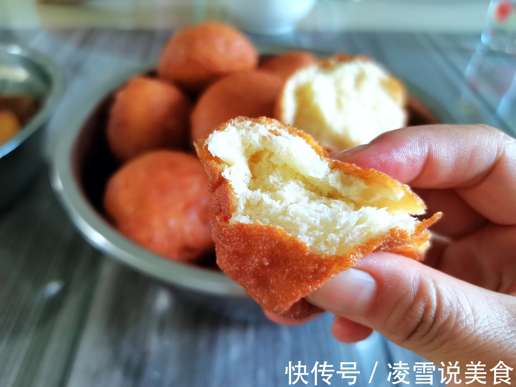 面包换个吃法,出锅太解馋了,让我想起了小时候吃过的面包味道