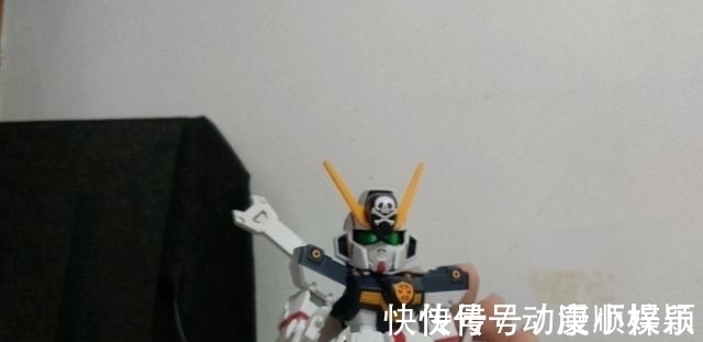 洁厕灵|日本动漫太扯淡，徒手把碳捏成钻石，网友们纷纷玩起了梗