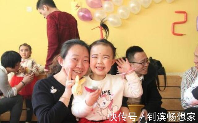 超短裙|参加家长会,父母别穿两类衣服,你出足了风头,孩子却吃够了苦头