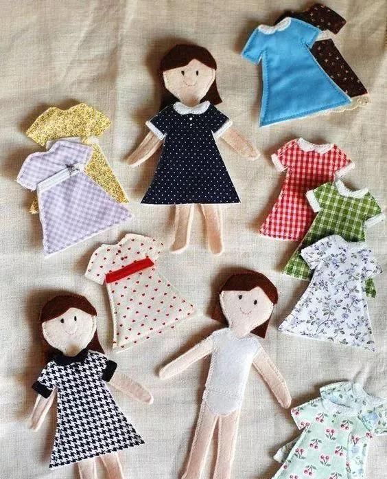 自制玩具熟练的妈妈用碎布给女儿做豪华的换装娃娃