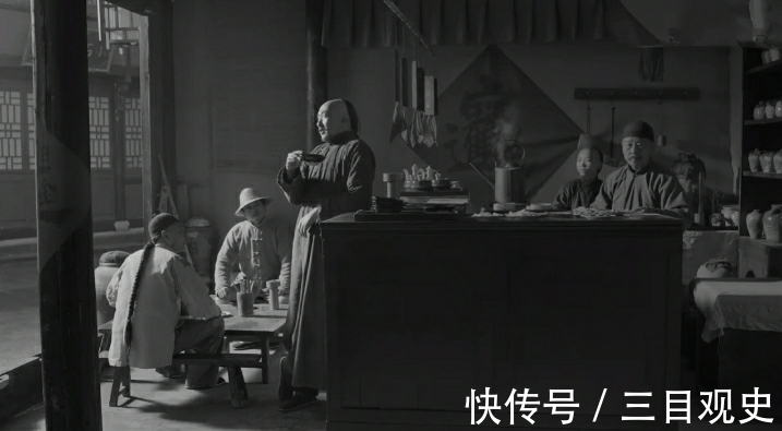 孔乙己!再读鲁迅《孔乙己》:年少不懂文中意,错把辛酸当笑谈