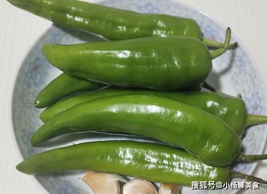 糖醋辣椒|家常青椒新做法，便宜又好吃，这样炒一大盘，好吃到舔盘子