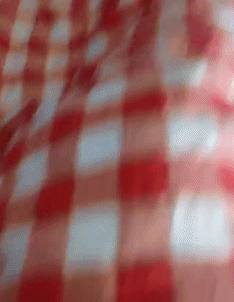 |搞笑GIF:本来想展示一下自己的身材 没想到一下子卡进去了