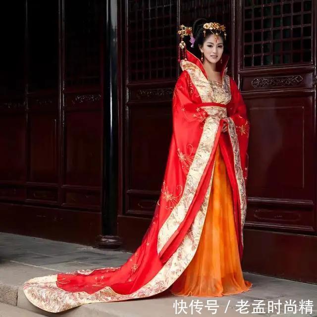 旗袍#不同时代不同的服装特点,汉服有灵气,旗袍显女人味,还有它华丽