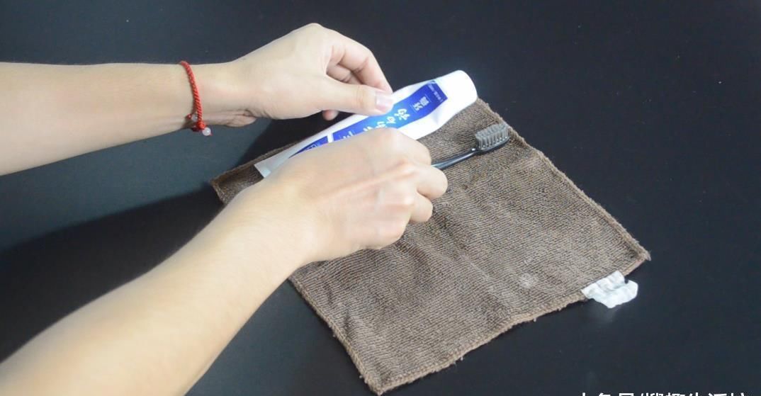 把毛巾塞进矿泉水瓶, 解决了一大堆人出游遇到的难题, 赶紧试一试