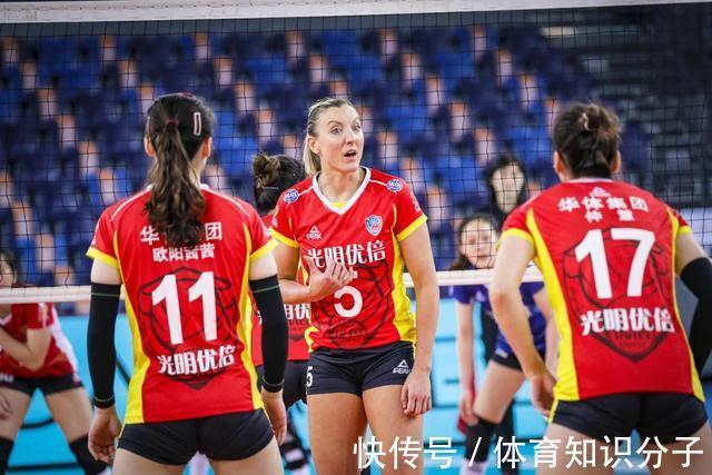 金软景|半决赛负于江苏女排，金软景不愿坐替补席，对主教练一脸不满意