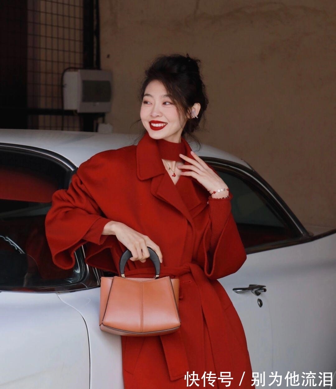 大衣 真正洋气的女人,冬天都爱穿这几款“大衣”,简约利落又百搭