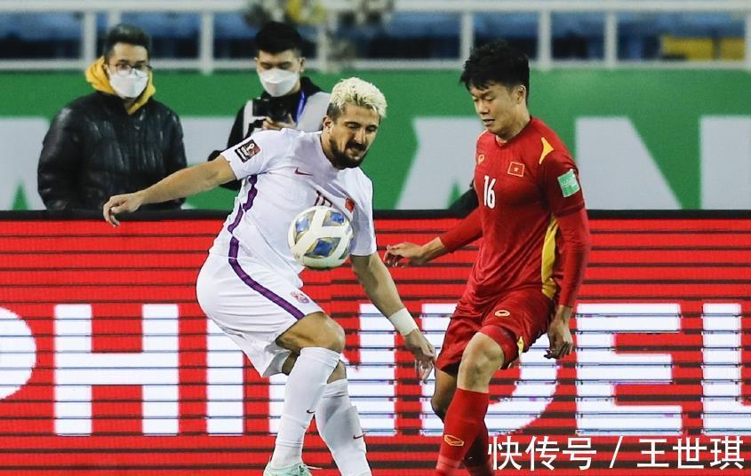 越南队|表现不及格!完败越南后颜骏凌引质疑:为何他能锁定国足首发?