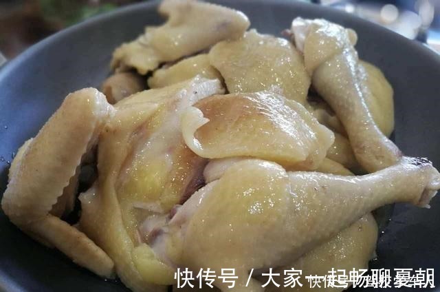 蒸鸡|广东的隔水蒸鸡,皮滑肉嫩,连骨头都入味,比白切鸡好吃100倍