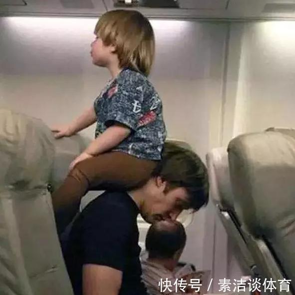 父亲|宝爸带娃去拿快递，回来却是孩子扛着快递，妈妈看到后哭笑不得