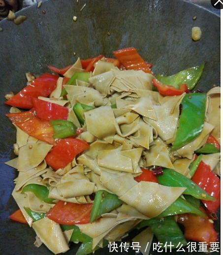 东北人|东北男人最爱的下酒菜：干豆腐炒尖椒，这样做，味道跟饭店一样