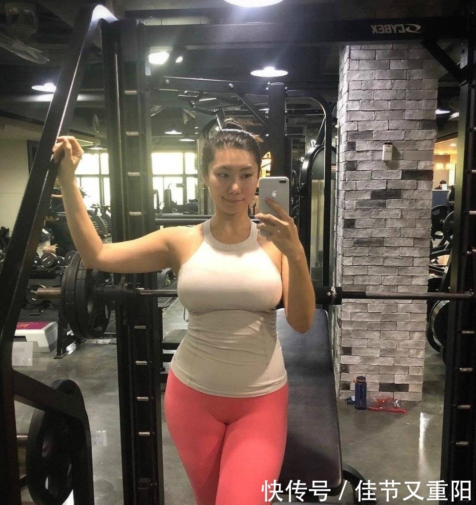 美女 打底裤提升你的穿衣品味,增添街头气息