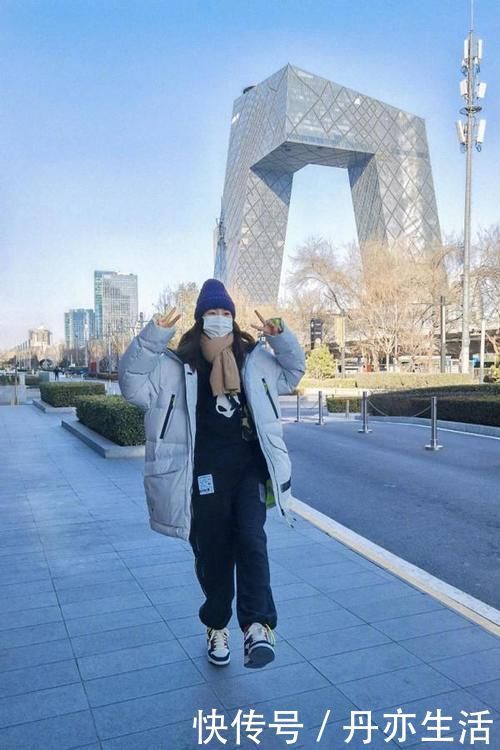 雾霾|皮肤暗黄的女人,建议多穿这3个高级色,减龄显白不止一点点