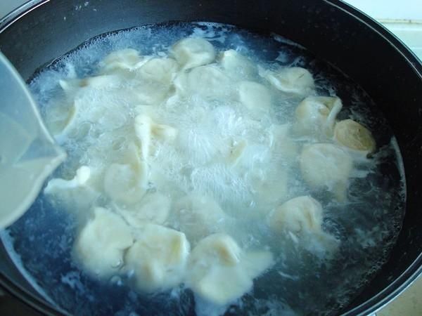 年夜饭包饺子，猪肉牛肉比不上这肉，好吃还营养，吃完暖洋洋