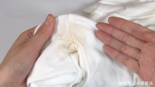 白衣服发黄洗不掉用这泡一泡,衣服立马洁白如新,好方法抓紧学
