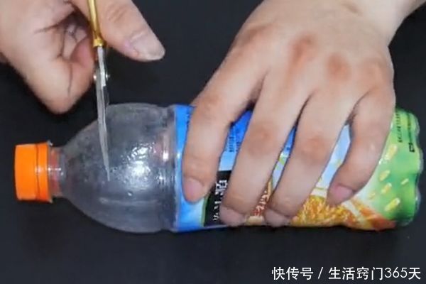 把塑料瓶粘在鸡蛋上,解决了很多家庭主妇的烦恼,省钱又实用!