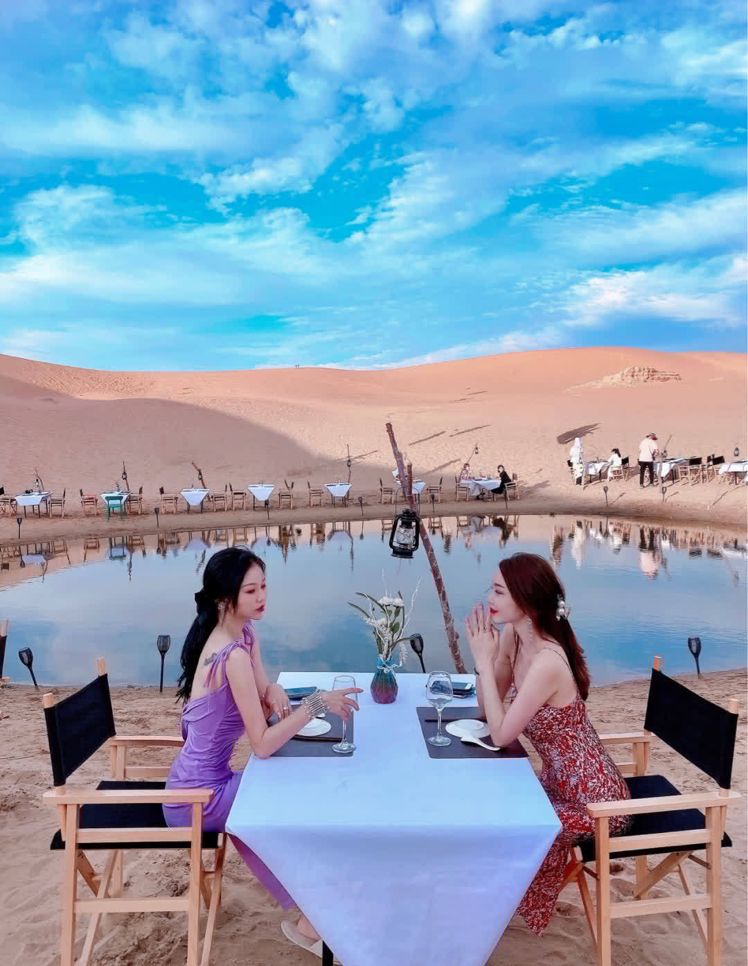 吊带 闺蜜游沙漠, 吊带碎花长裙, 尽显女神魅力