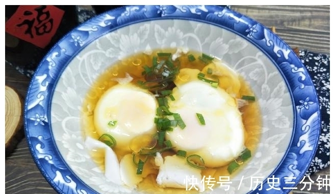 好吃|水煮荷包蛋,冷水下锅还是热水下锅?教你好吃的做法,完整不散开
