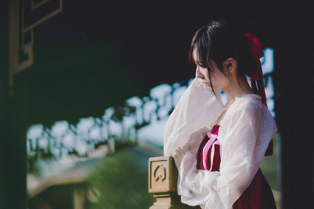 中国校服千篇一律，汉服落落大方，用汉服取代校服行得通吗？