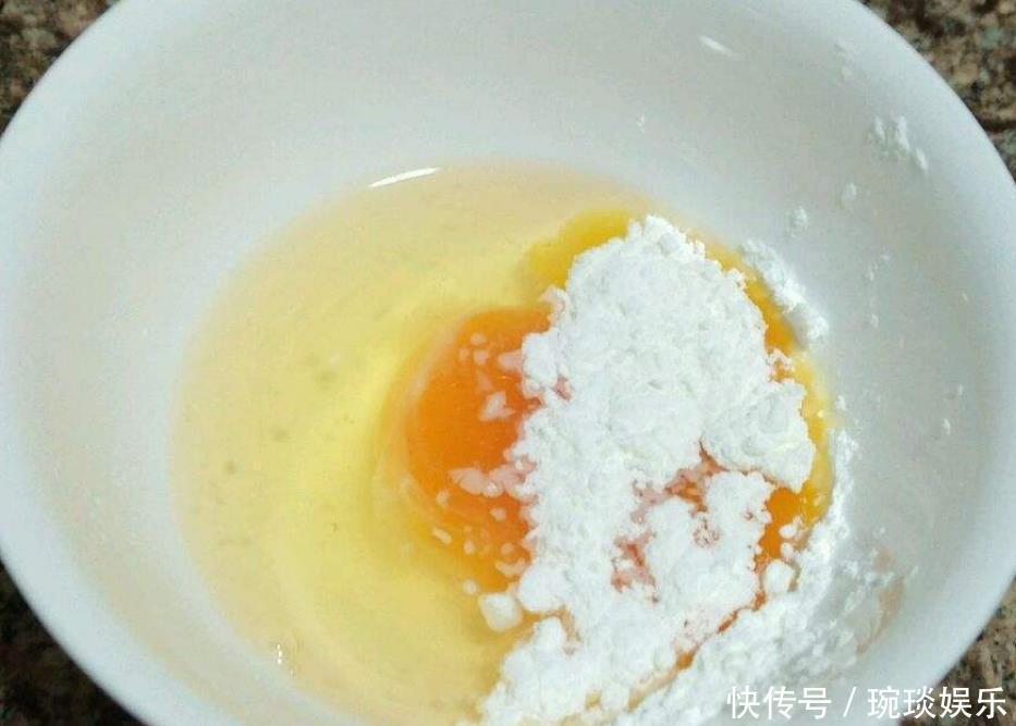 炸酥肉时,直接挂糊就错了,多加这一步,酥肉酥脆鲜香还不腥