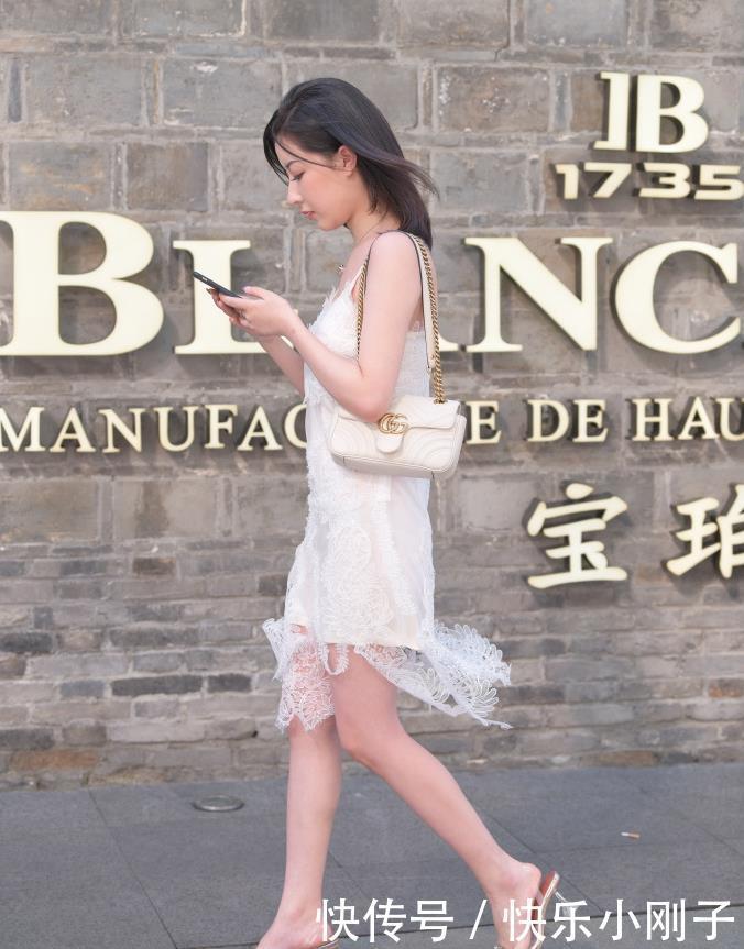 仙女裙|非常自信的气质美女,不说话就感觉非常高贵,女人味普通人比不了