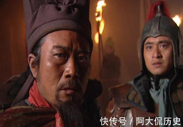 宋江$林冲一见关胜就出战，为何卢俊义单挑八位好汉时，他却无动于衷？