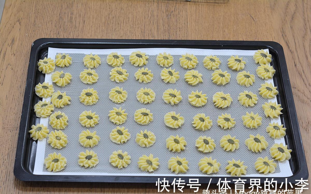 用不完淡奶油别扔,烤一盘曲奇真酥香,自食或送人都太棒了